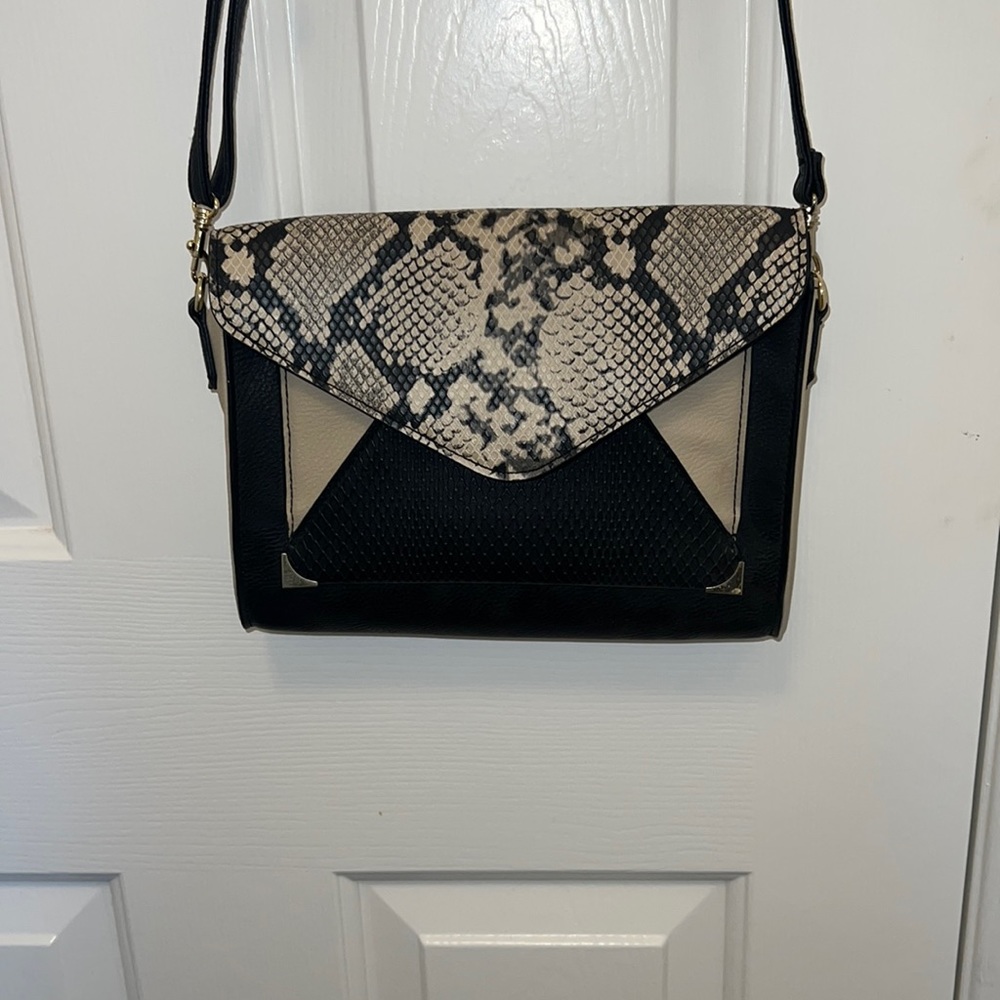 APT. 9 long strap purse, good condition